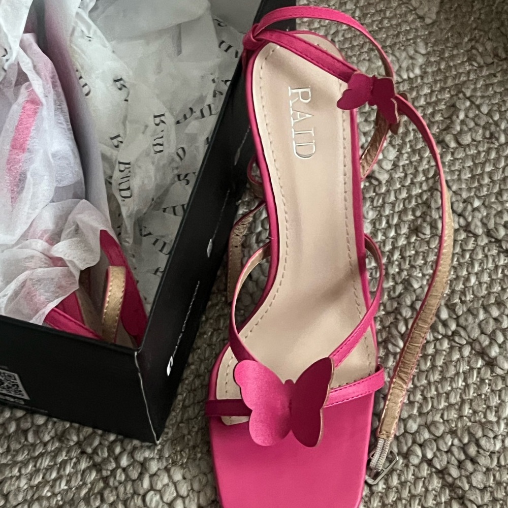 Lulu's Fuchsia Butterfly Sandals